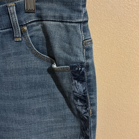 Chico’s So Slimming Velvet Side-Seam Girlfriend Ankle Jeans size 28 waist - Picture 9 of 9